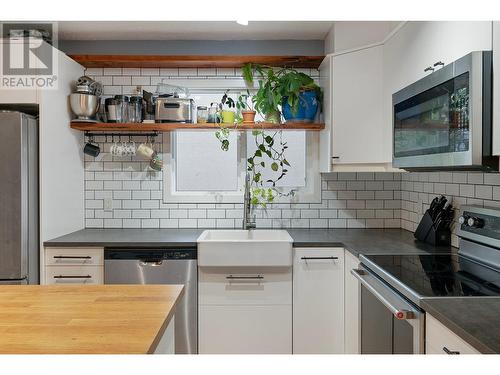 1985 Burtch Road Unit# 11, Kelowna, BC - Indoor Photo Showing Kitchen