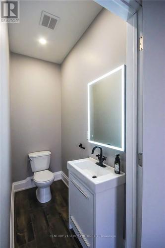 58 Burton Street, Hamilton, ON - Indoor Photo Showing Bathroom