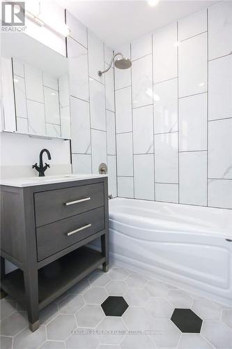 58 Burton Street, Hamilton, ON - Indoor Photo Showing Bathroom