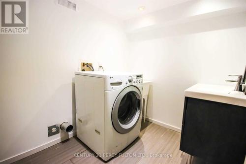 58 Burton Street, Hamilton, ON - Indoor Photo Showing Laundry Room