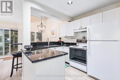 47 - 146 Settlers Way, Blue Mountains, ON - Indoor Photo Showing Kitchen