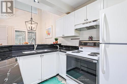 47 - 146 Settlers Way, Blue Mountains, ON - Indoor Photo Showing Kitchen With Double Sink