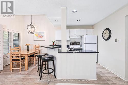 47 - 146 Settlers Way, Blue Mountains, ON - Indoor Photo Showing Kitchen