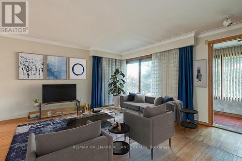 1311 Secord Avenue, Oakville, ON - Indoor Photo Showing Living Room