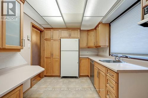 1311 Secord Avenue, Oakville, ON - Indoor Photo Showing Kitchen