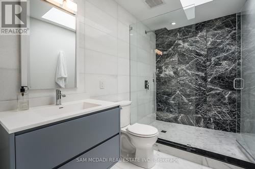 11A Maple Avenue N, Mississauga, ON - Indoor Photo Showing Bathroom