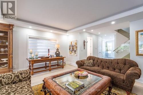 11A Maple Avenue N, Mississauga, ON - Indoor Photo Showing Living Room