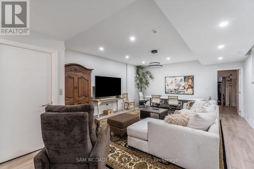 11A Maple Avenue N, Mississauga, ON - Indoor Photo Showing Living Room