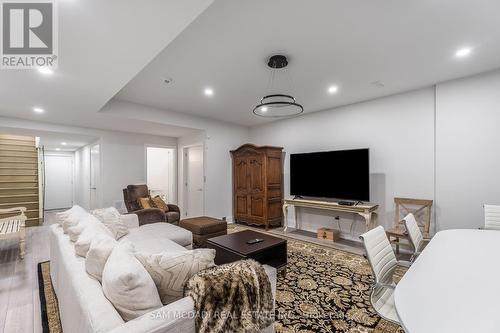 11A Maple Avenue N, Mississauga, ON - Indoor Photo Showing Living Room