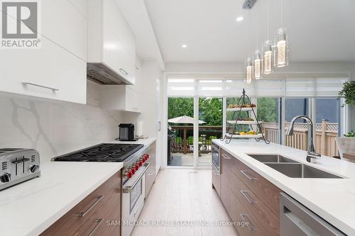 11A Maple Avenue N, Mississauga, ON - Indoor Photo Showing Kitchen With Double Sink With Upgraded Kitchen