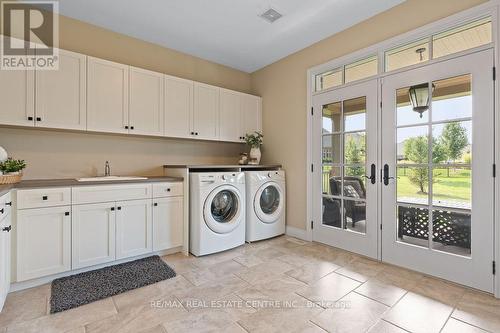 84 Old Ruby Lane, Puslinch, ON - Indoor Photo Showing Laundry Room