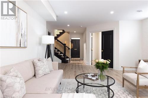 27 Arbourvale, St. Catharines, ON - Indoor Photo Showing Living Room