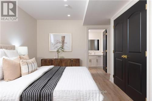 27 Arbourvale, St. Catharines, ON - Indoor Photo Showing Bedroom