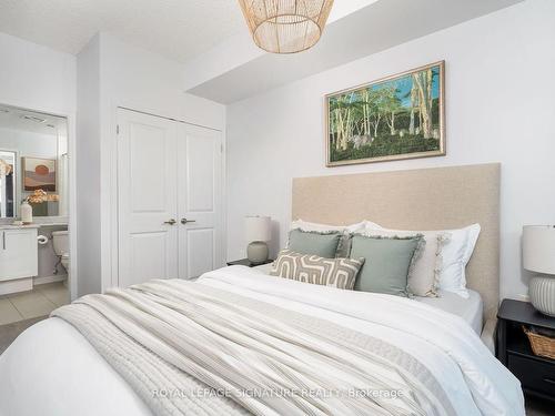 416-125 Western Battery Rd, Toronto, ON - Indoor Photo Showing Bedroom