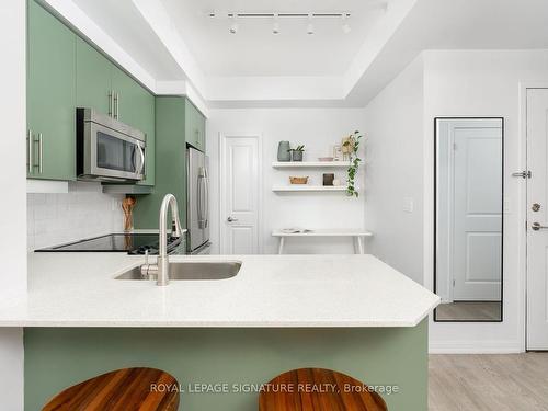 416-125 Western Battery Rd, Toronto, ON - Indoor Photo Showing Kitchen