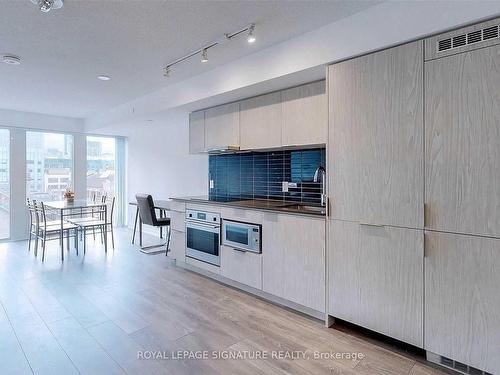 807-60 Shuter St, Toronto, ON - Indoor Photo Showing Kitchen