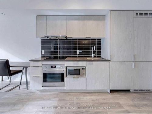 807-60 Shuter St, Toronto, ON - Indoor Photo Showing Kitchen