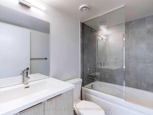 807-60 Shuter St, Toronto, ON - Indoor Photo Showing Bathroom