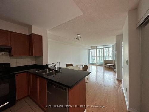 1201-5500 Yonge St, Toronto, ON - Indoor Photo Showing Kitchen With Double Sink