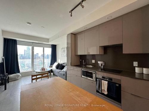 3806-28 Freeland St, Toronto, ON - Indoor Photo Showing Kitchen