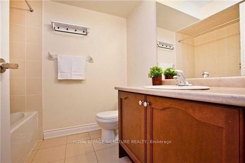 133B Finch Ave E, Toronto, ON - Indoor Photo Showing Bathroom