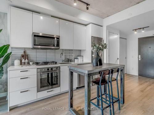 402-55 Ontario St, Toronto, ON - Indoor Photo Showing Kitchen With Upgraded Kitchen