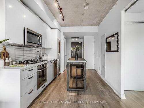 402-55 Ontario St, Toronto, ON - Indoor Photo Showing Kitchen With Upgraded Kitchen