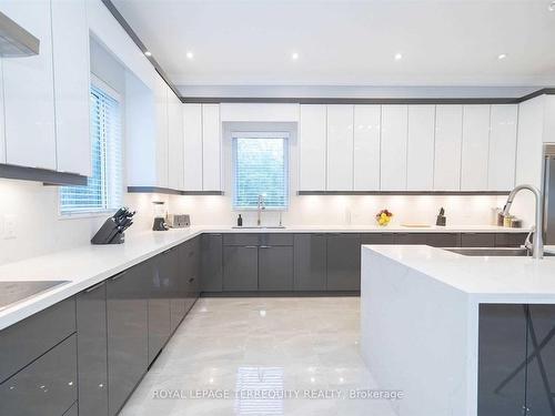 9411 Concession 2 Rd, Uxbridge, ON - Indoor Photo Showing Kitchen With Double Sink With Upgraded Kitchen