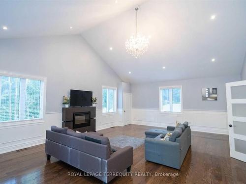 9411 Concession 2 Rd, Uxbridge, ON - Indoor Photo Showing Living Room With Fireplace