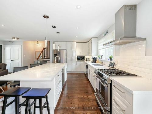 2497 Wyatt St, Oakville, ON - Indoor Photo Showing Kitchen With Upgraded Kitchen