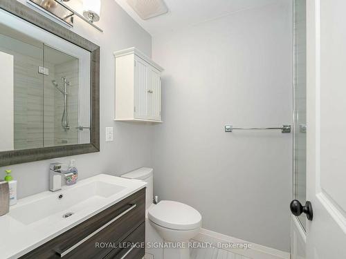 2497 Wyatt St, Oakville, ON - Indoor Photo Showing Bathroom