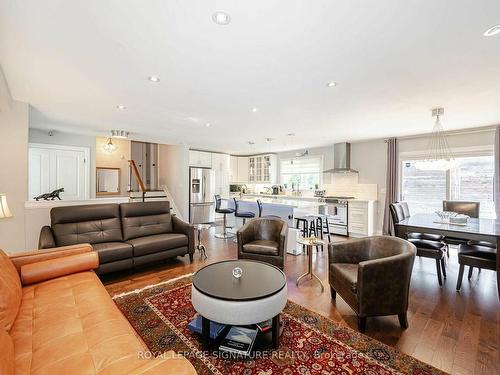 2497 Wyatt St, Oakville, ON - Indoor Photo Showing Living Room