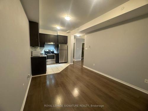 207-54 Sky Harbour Dr W, Brampton, ON - Indoor Photo Showing Kitchen