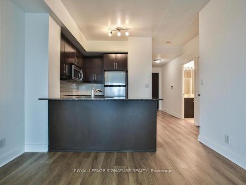 3205-60 Absolute Ave, Mississauga, ON - Indoor Photo Showing Kitchen