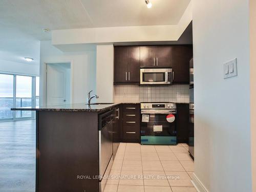 3205-60 Absolute Ave, Mississauga, ON - Indoor Photo Showing Kitchen