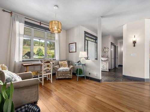 1405 Miller Rd, Merritt, BC - Indoor Photo Showing Living Room