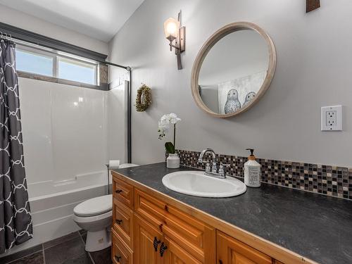 1405 Miller Rd, Merritt, BC - Indoor Photo Showing Bathroom