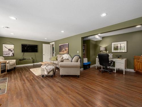 1405 Miller Rd, Merritt, BC - Indoor Photo Showing Living Room