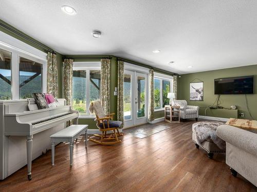 1405 Miller Rd, Merritt, BC - Indoor Photo Showing Living Room