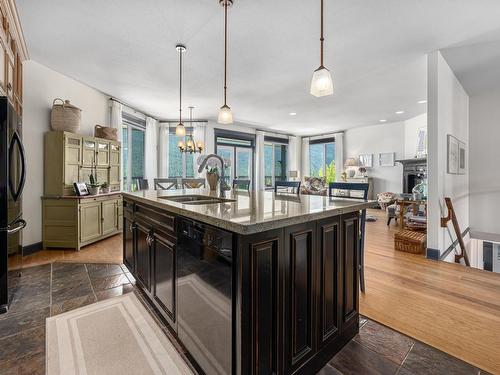 1405 Miller Rd, Merritt, BC - Indoor Photo Showing Kitchen With Upgraded Kitchen