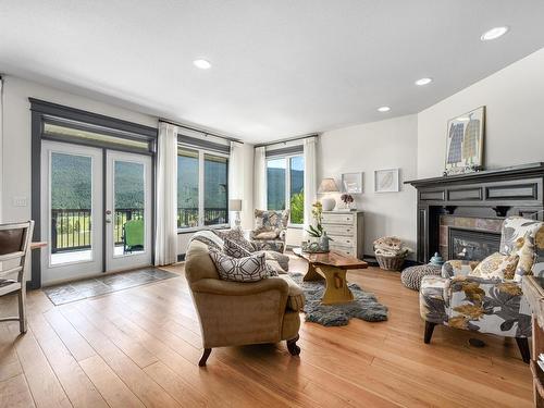 1405 Miller Rd, Merritt, BC - Indoor Photo Showing Living Room With Fireplace