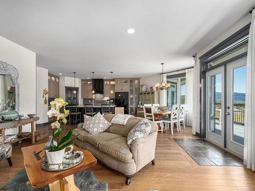 1405 Miller Rd, Merritt, BC - Indoor Photo Showing Living Room