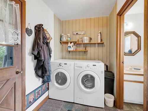 7480 West Subdivision Road, Clinton, BC - Indoor Photo Showing Laundry Room