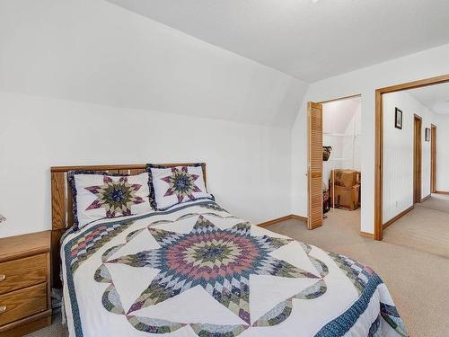 7480 West Subdivision Road, Clinton, BC - Indoor Photo Showing Bedroom