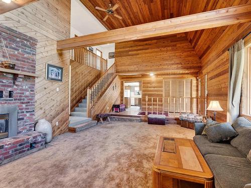 7480 West Subdivision Road, Clinton, BC - Indoor With Fireplace