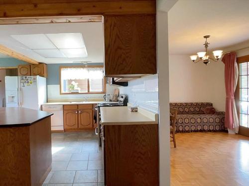 7480 West Subdivision Road, Clinton, BC - Indoor Photo Showing Kitchen