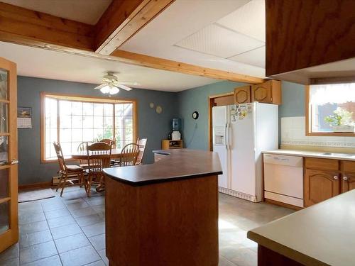 7480 West Subdivision Road, Clinton, BC - Indoor Photo Showing Kitchen With Double Sink