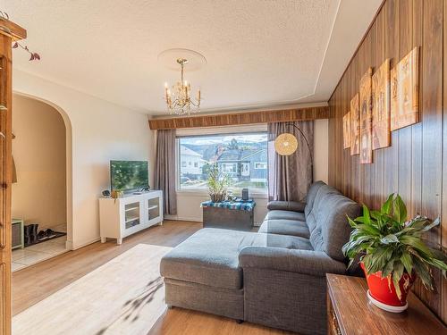 538 Linden Ave, Kamloops, BC - Indoor Photo Showing Living Room