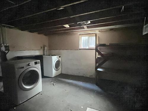 1768 Parkcrest Ave, Kamloops, BC - Indoor Photo Showing Laundry Room