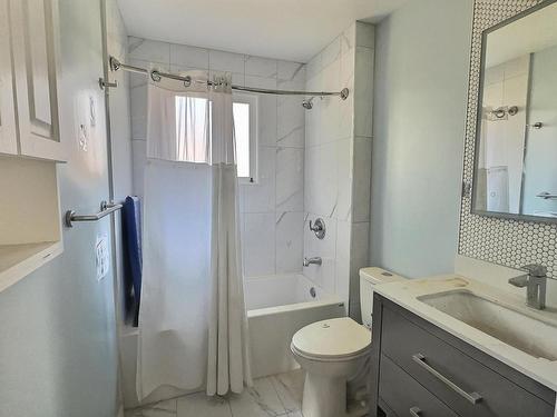 1768 Parkcrest Ave, Kamloops, BC - Indoor Photo Showing Bathroom